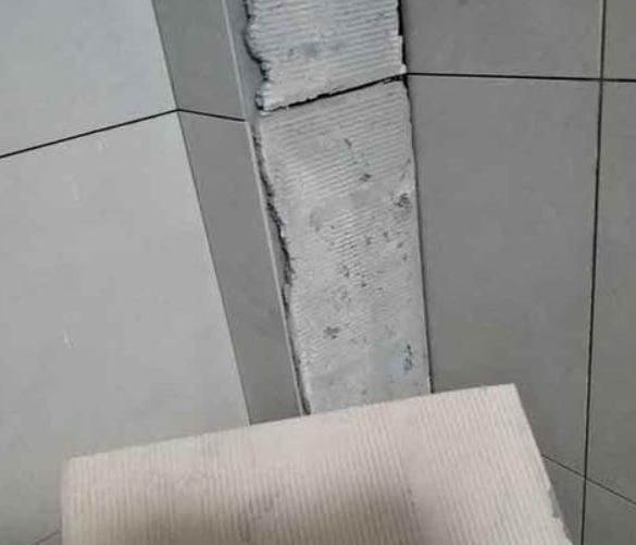 内江市瓷砖空鼓维修公司分享下厨房瓷砖脱落的补救措施。